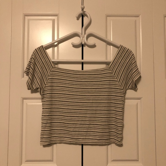 Shoulder Top 💕 - Picture 4 of 5